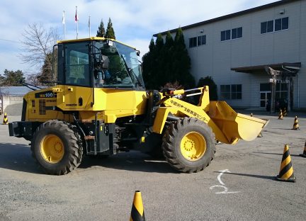 車両系建設機械（整地・運搬・積込み用及び掘削用）運転 （機体質量3t以上）イメージ03