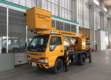 高所作業車運転 (作業床の高さ１０ｍ未満）イメージ02